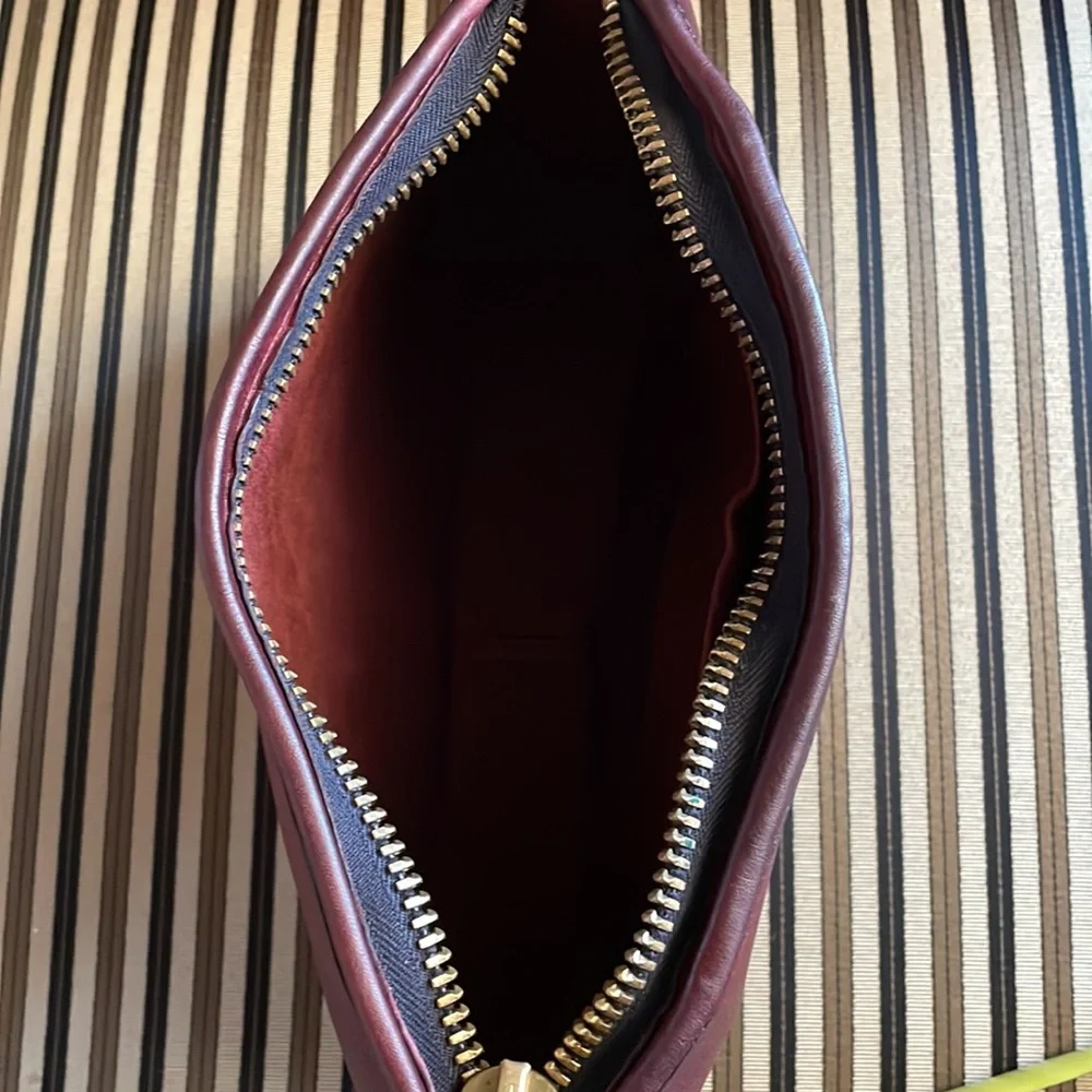VINTAGE COACH BASIC BAG ZIPPERED CLUTCH 9455 BURGUNDY GLUE IN REG NEW YORK CITY